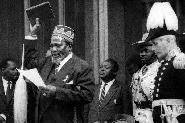 Jomo Kenyatta beiktatása 1964.jpg