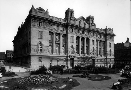 Osztrák-Magyar Bank épülete, homlokzat 1905.jpg