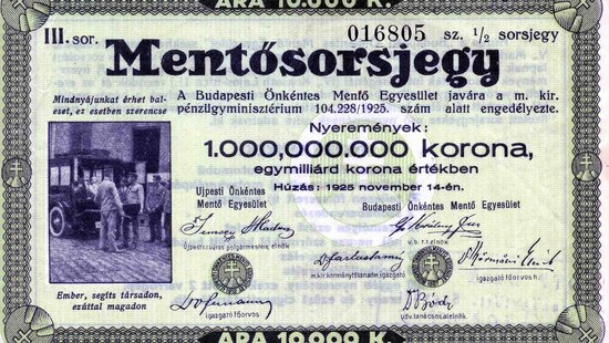 A hiperinfláció alatt egymilliárd koronát vihetett haza a szerencsés nyertes. A szelvény különlegessége, hogy fotót is tartalmaz a támogatott szervezetről, a következő képen megtekinthetjük a nyereményeket. Ajánlókép